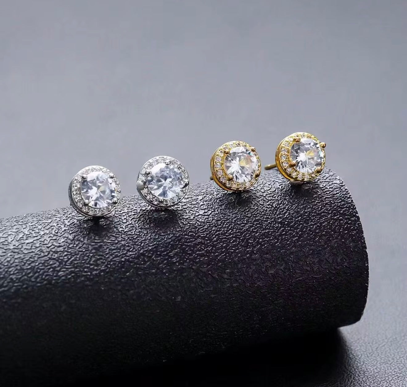 Round stud sparkle earrings