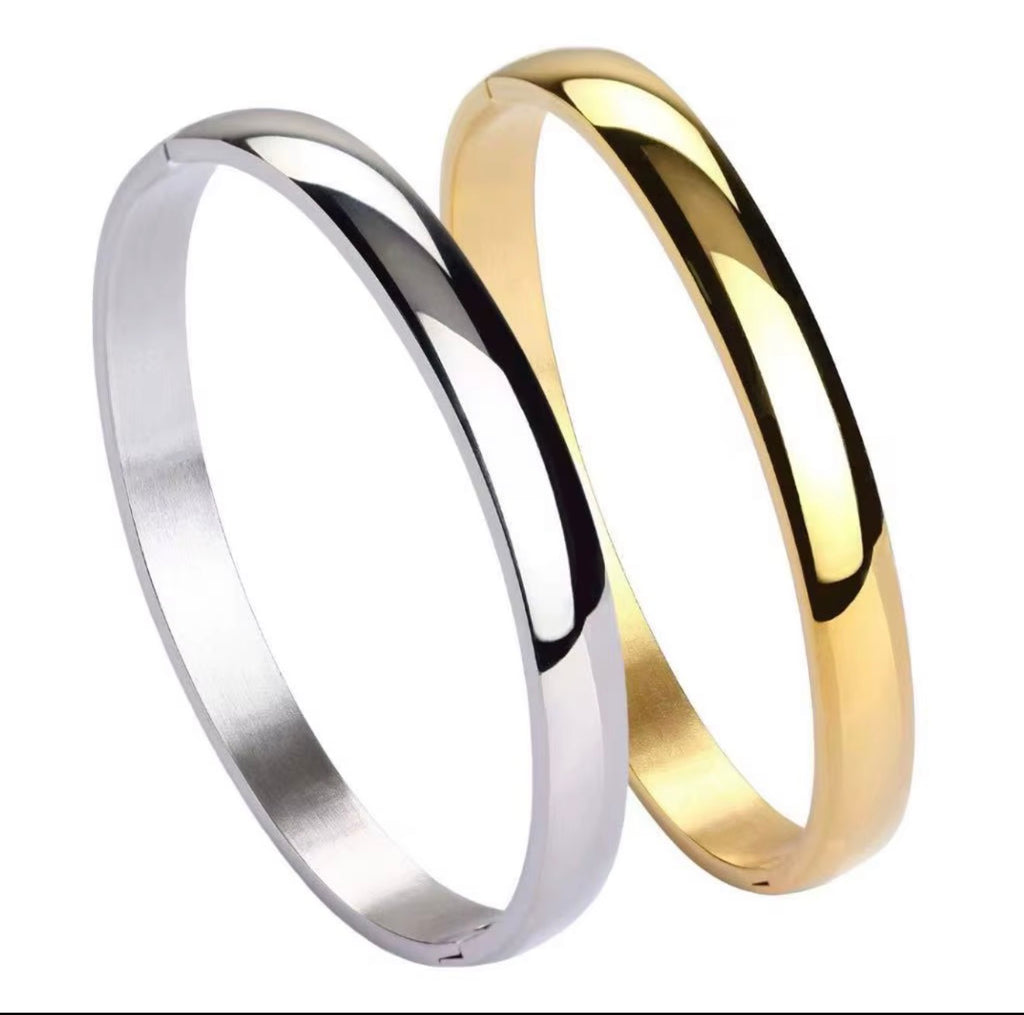 Thick oval bangle