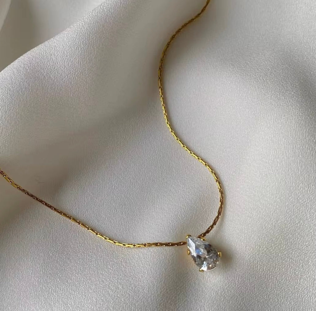 Dee Dee teardrop  necklace