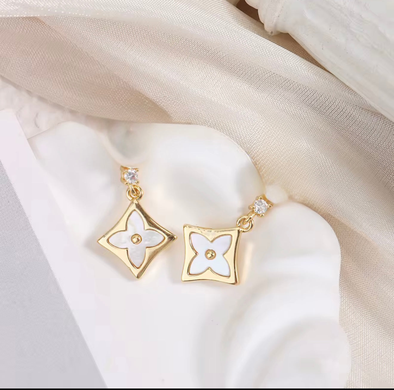 Sparkle white gold diamond earrings