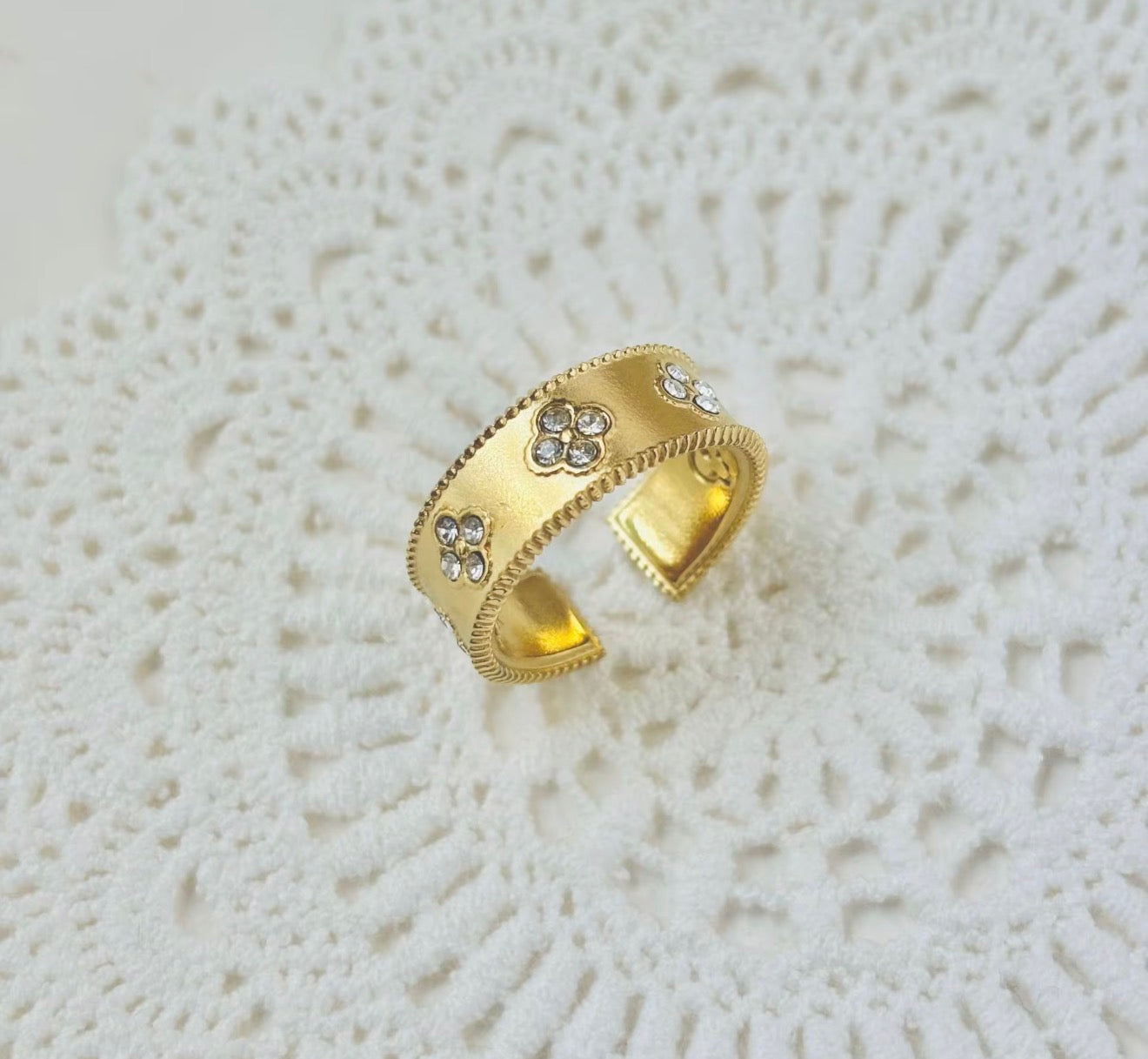 Limited clover ring