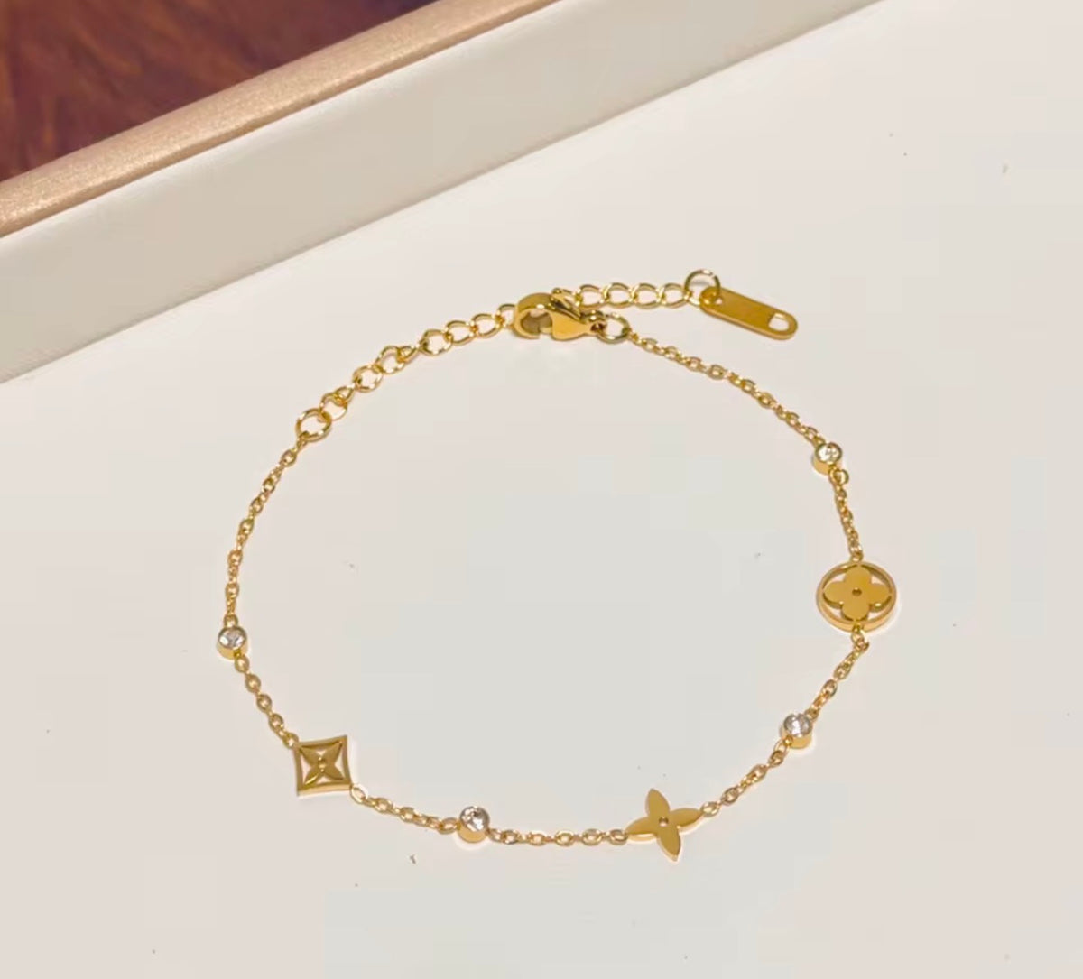 Dainty lv flower with sparkle