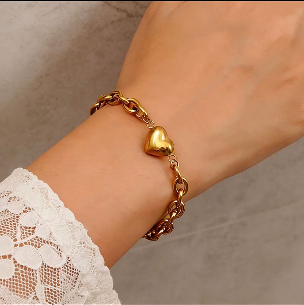 Chunky gold heart bracelet