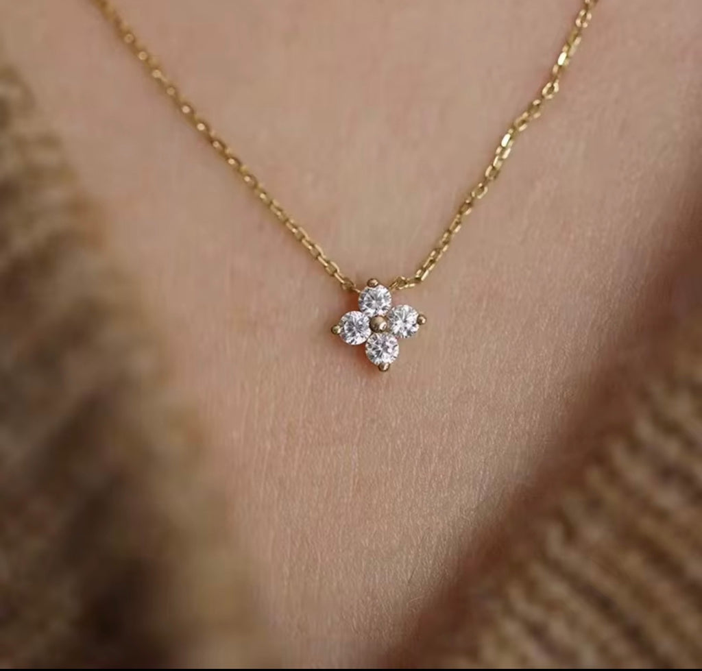 Flori flower necklace