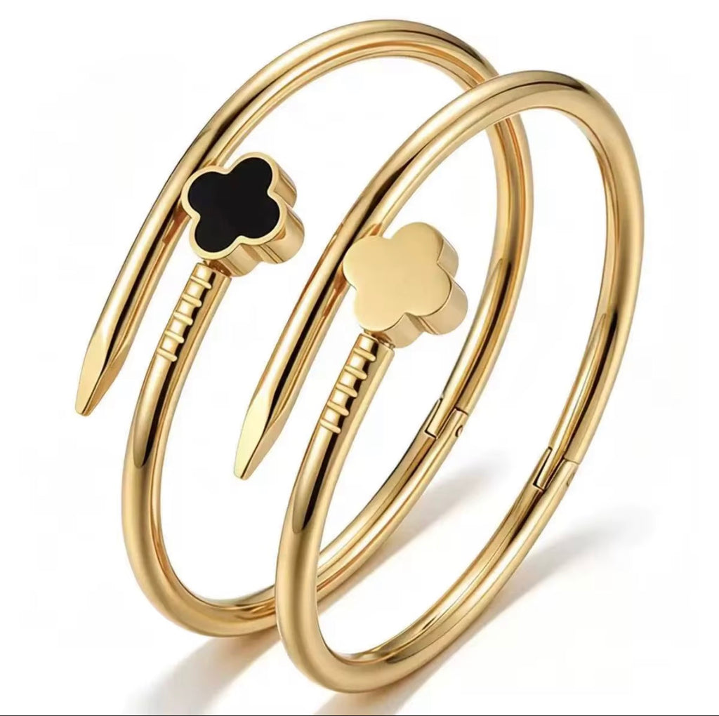 Nail clover bangle