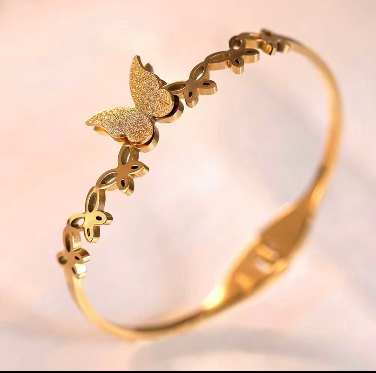 Full butterfly bangle