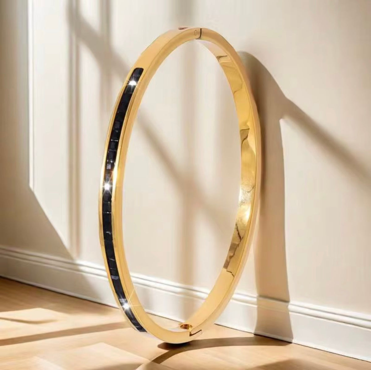Black kia sparkle bangle