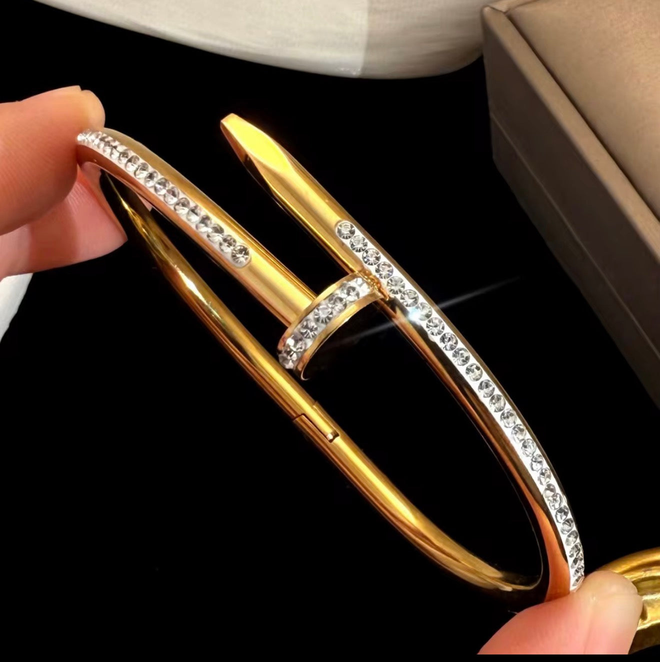 Nail sparkle bangle