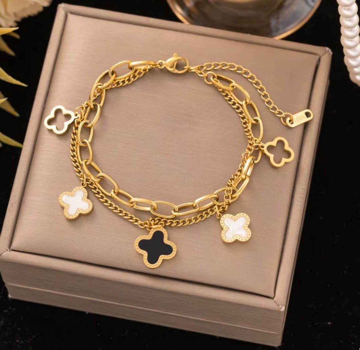 Lv Clover flower black and gold